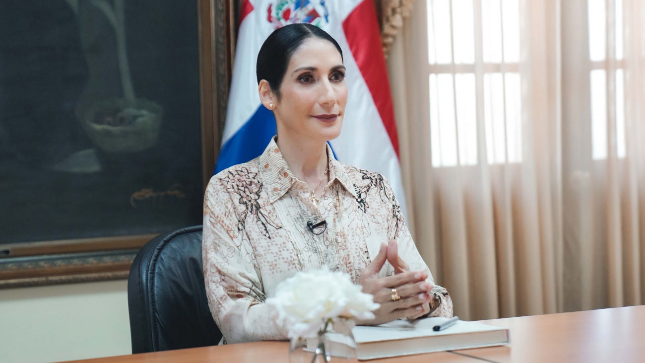 “Raquel Arbaje lidera la presencia dominicana en cumbre global sobre educación digital en Washington”