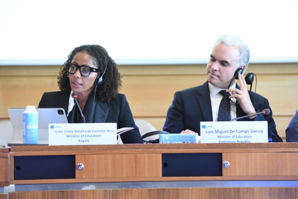 República Dominicana impulsa la transformación educativa: De Camps presenta Estrategia Nacional de Competencias Digitales en la Unesco