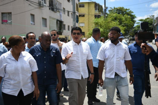 CAASD interviene en Guachupita con maquinaria y personal para dar respuesta a demandas comunitarias