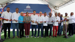 Hondo Valle estrena estadio de béisbol tras remozamiento del Ministerio de Deportes