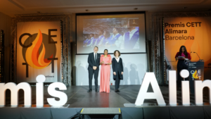 Mescyt forma a 700 dominicanos en turismo y recibe premio internacional por su impacto