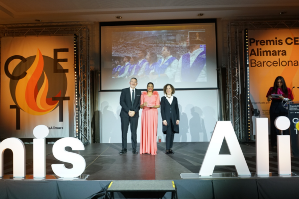 Mescyt forma a 700 dominicanos en turismo y recibe premio internacional por su impacto