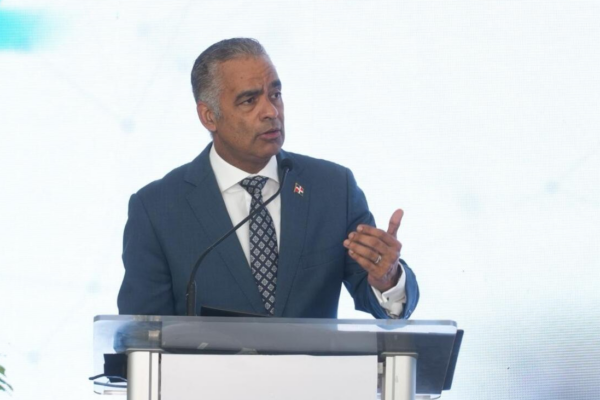 Plantas solares, eólicas e hidroeléctricas garantizan electricidad mientras Punta Catalina se mantiene