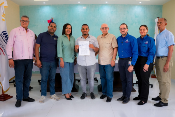 TNR impulsa el campo con bonos para tecnificar a productores de Bahoruco e Independencia