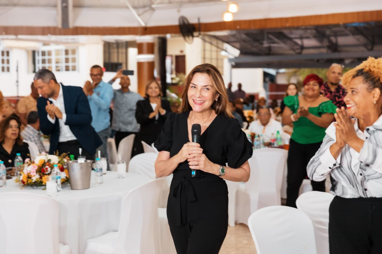 Carolina resalta rol de las juntas de vecinos y encabeza gran agasajo por su día