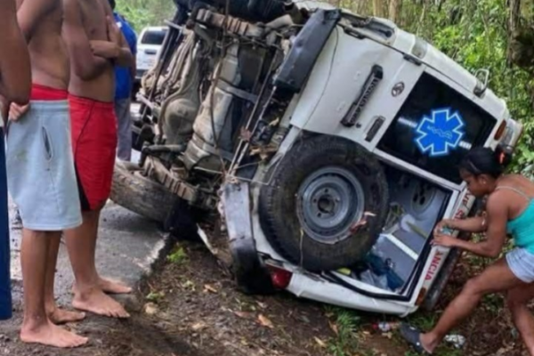 Cinco heridos tras vuelco de ambulancia del 9-1-1 en Don Juan