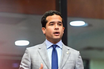 Omar Fernández advierte sobre la “dura realidad” del país y cuestiona prioridades del Gobierno