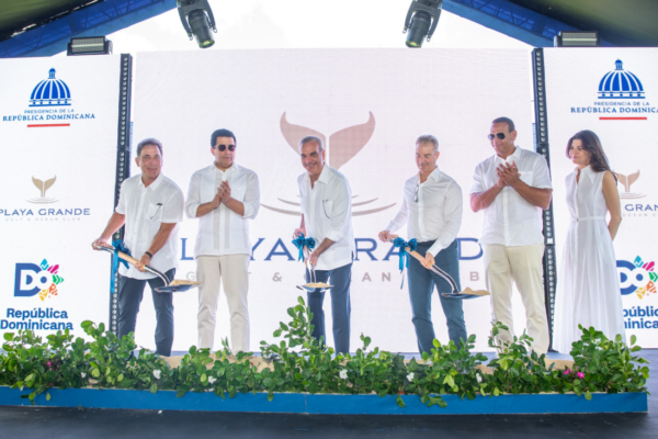 Abinader anuncia aeropuerto internacional en Playa Grande que impulsará inversiones por US$1,000 millones