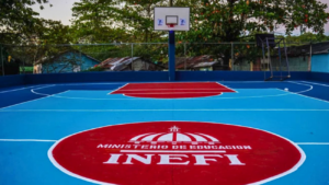 Inefi impulsa el deporte escolar con la entrega de 48 canchas remozadas en todo el país