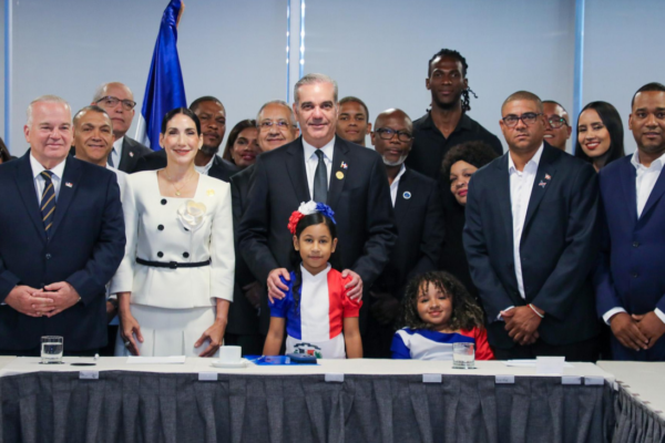 Abinader se reúne con dominicanos en Chile y destaca nuevas oportunidades para la diáspora