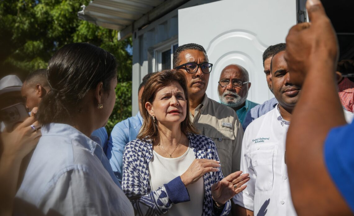 Raquel Peña supervisa daños por lluvias en Bahoruco y coordina asistencia a comunidades afectadas