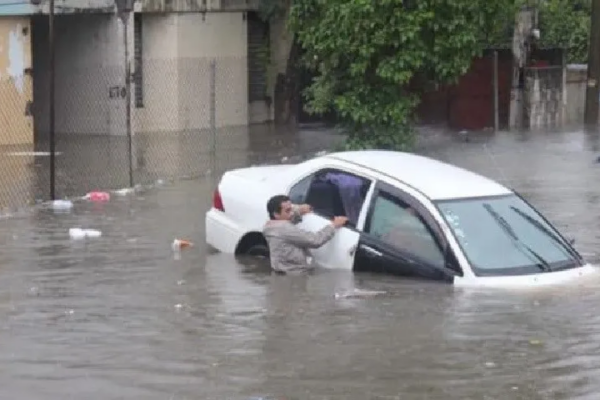 Lluvias azotan la isla: miles de desplazados y comunidades incomunicadas