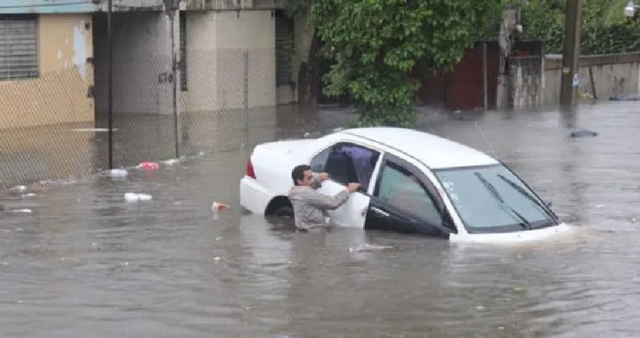 Lluvias azotan la isla: miles de desplazados y comunidades incomunicadas