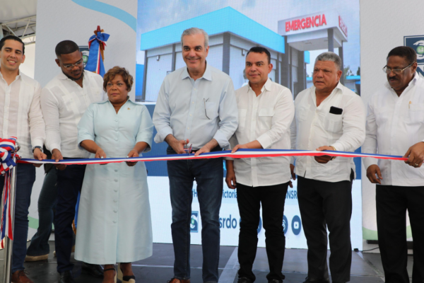 Abinader inaugura nueva Emergencia en Hospital La Victoria