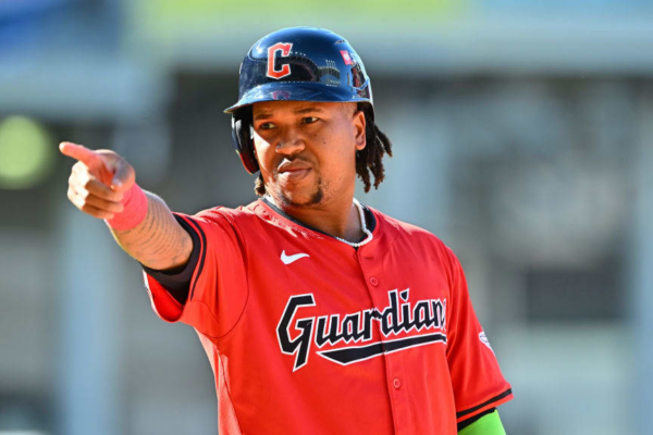 José Ramírez sigue encendido con poder y récords en Grandes Ligas