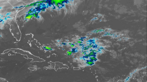 Vaguada provoca fuertes lluvias y pone en alerta a gran parte del país