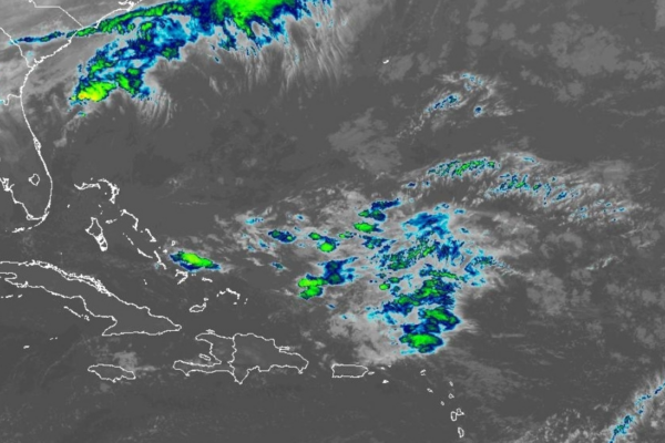 Vaguada provoca fuertes lluvias y pone en alerta a gran parte del país