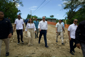 Abinader anuncia 112 apartamentos y reconstrucción de puente tras daños por lluvias en Puerto Plata
