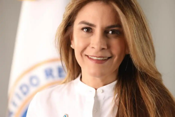 Carolina Mejía da inicio al parqueo José Reyes junto a la Presidencia