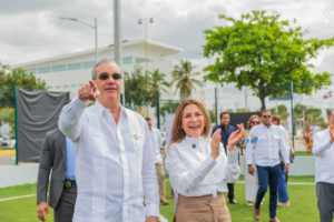 Luis Abinader junto a Carolina Mejia inauguran el Malecón Deportivo y transforma el litoral sur de Santo Domingo