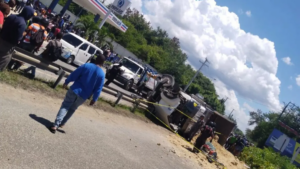 Tragedia en la autopista 6 de Noviembre deja tres muertos y conmociona a San Cristóbal