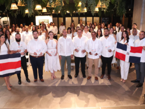 Los Plus lideran un hito nacional con destacado panel internacional y delegación de Costa Rica