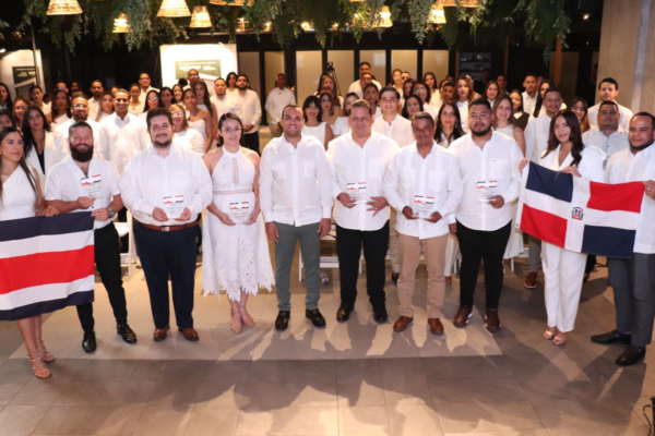 Los Plus lideran un hito nacional con destacado panel internacional y delegación de Costa Rica