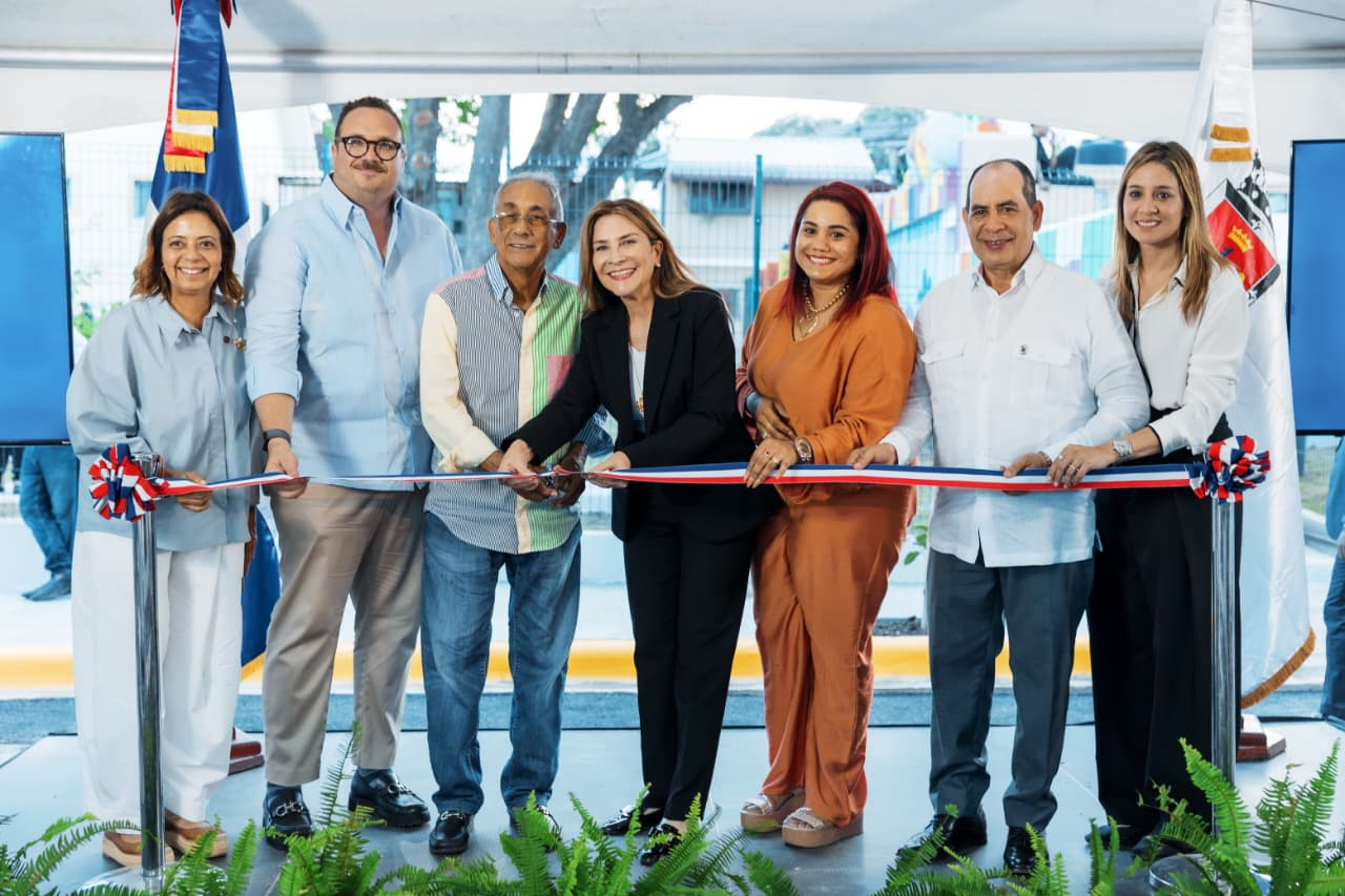 Carolina Mejía entrega renovado parque en Solimar y lleva bienestar a la comunidad