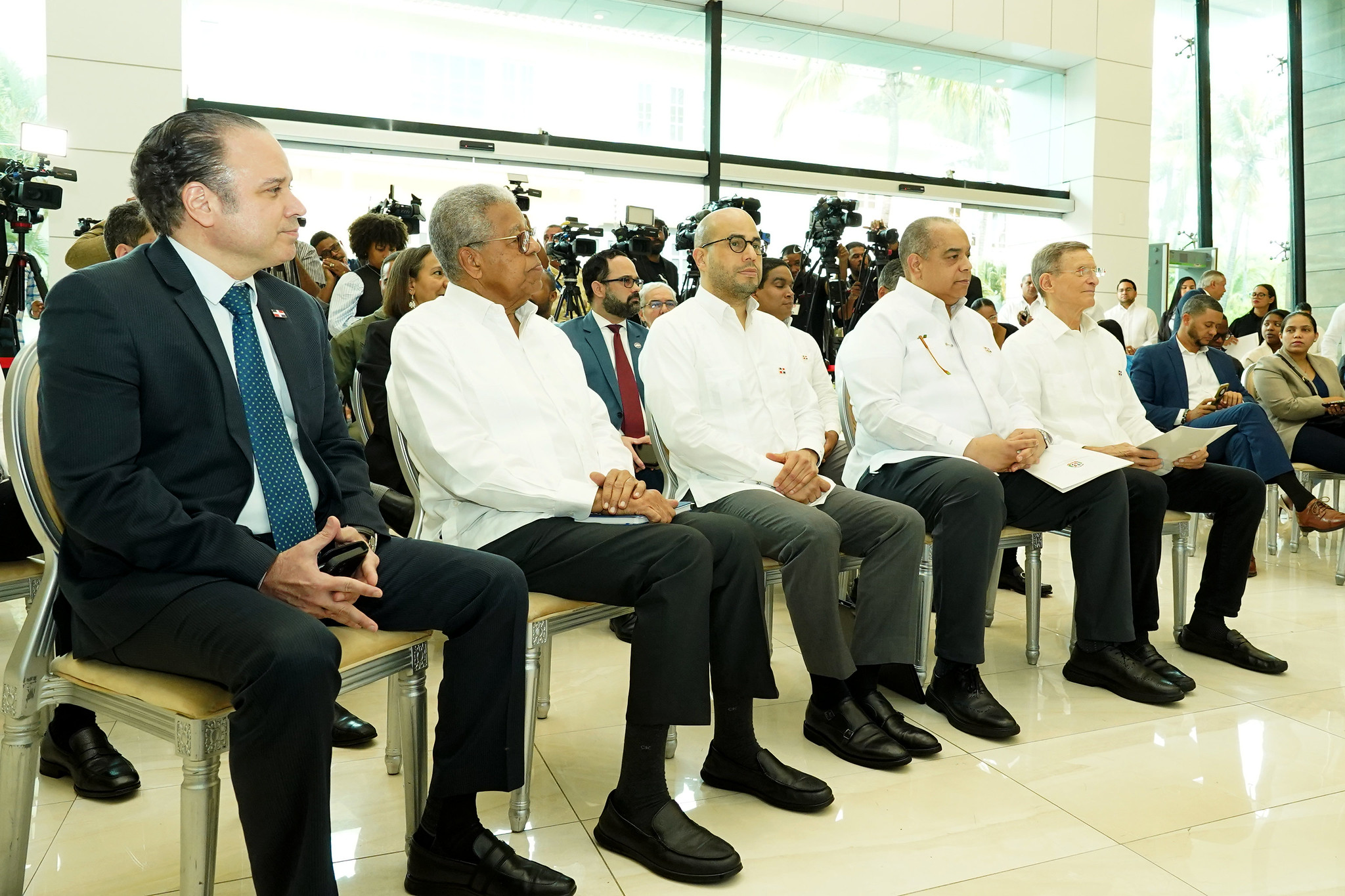 Gobierno centraliza ingresos consulares y avanza en reforma del servicio exterior