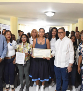 Tokischa visita Hogar Crea y realiza donación de RD$500,000 en apoyo a mujeres en rehabilitación