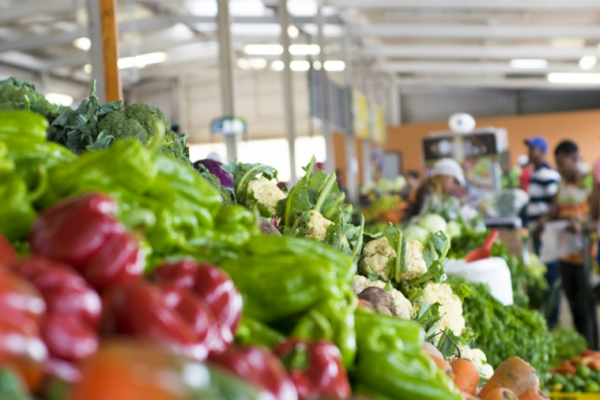 Alza del petróleo golpea el bolsillo dominicano: suben alimentos, transporte y servicios
