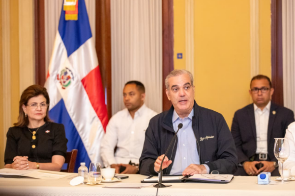 Presidente Abinader dice que la prioridad del Gobierno es salvar vidas, proteger las propiedades y preservar las infraestructuras; llama a la población a evitar zonas de riesgo