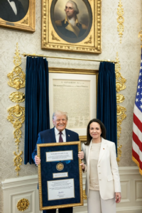 Trump afirma que evalúa convertir a Venezuela en el estado 51 de EE. UU.; Delcy Rodríguez rechaza la idea