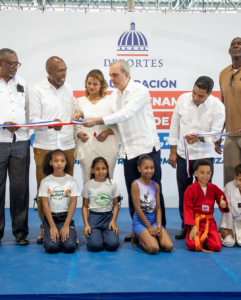 Abinader entrega remozados pabellones deportivos en La Romana con inversión millonaria