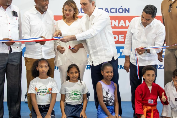 Abinader entrega remozados pabellones deportivos en La Romana con inversión millonaria
