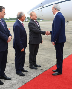 Abinader llega a Panamá para impulsar inversiones y fortalecer liderazgo regional en zonas francas