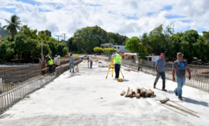 MOPC acelera construcción del puente Los Hierros para fortalecer movilidad en Peravia