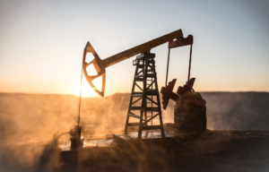 Trump y Xi abordan crisis en Ormuz mientras el petróleo supera los 101 dólares