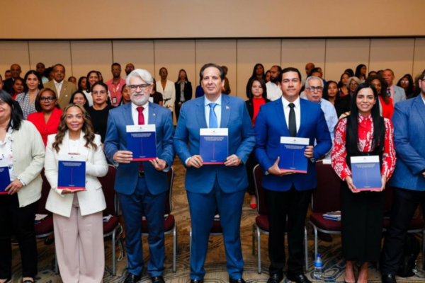 Salud Publica presenta plan nacional para reducir enfermedades no transmisibles y combatir la hipertensión