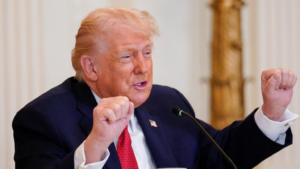 Trump evita responder si su familia recibirá fondos millonarios aprobados por Justicia