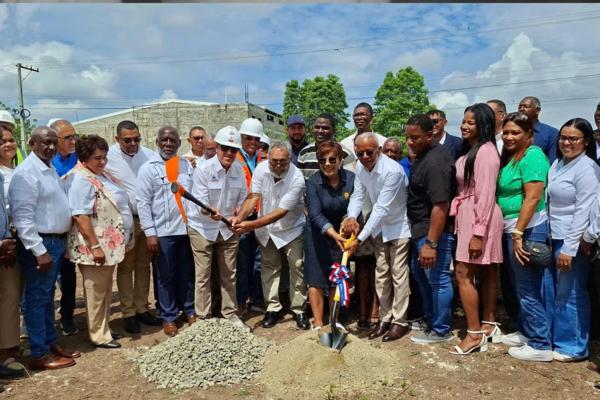 Gobierno inicia construcción de CAIPI y politécnico en Boca Chica para beneficiar a cientos de familias