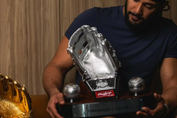 Fernando Tatis Jr. conquista el Guante de Platino como mejor defensor de la Liga Nacional