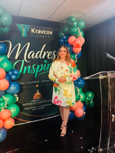 Kravcov Finance celebra con éxito el evento “Madres que Inspiran” en honor al liderazgo y la fortaleza de la mujer