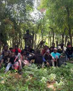 Ejército dominicano intercepta haitianos indocumentados en zona boscosa de Montecristi