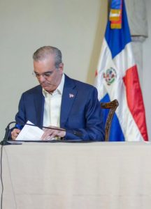 Abinader firma acuerdo con FINJUS para fortalecer institucionalidad y seguridad jurídica en República Dominicana