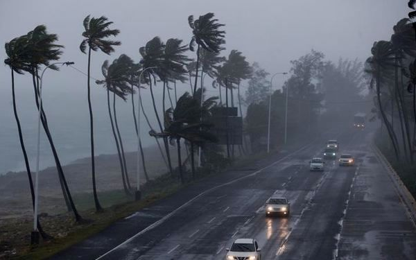 Onda tropical y vaguada provocarán fuertes lluvias y peligroso oleaje en República Dominicana