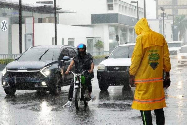 INDOMET advierte que vaguada y onda tropical seguirán provocando lluvias y tormentas en el país