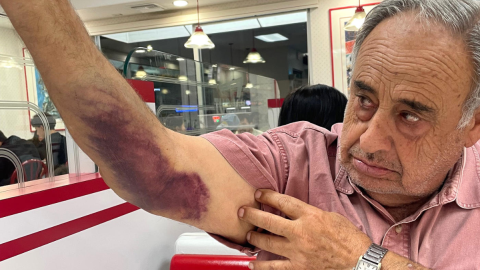 Hombre de 80 años demanda al Gobierno de EE. UU. por US$50 millones tras redada migratoria en Los Ángeles