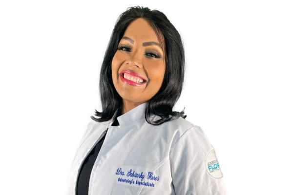 Cepillar la lengua hasta la garganta puede causar irritación, advierte doctora