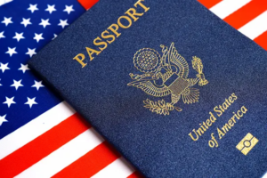 Estados Unidos endurece medidas: revocarán pasaportes por deudas de manutención infantil